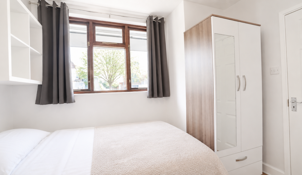 Bedroom 1 (2)