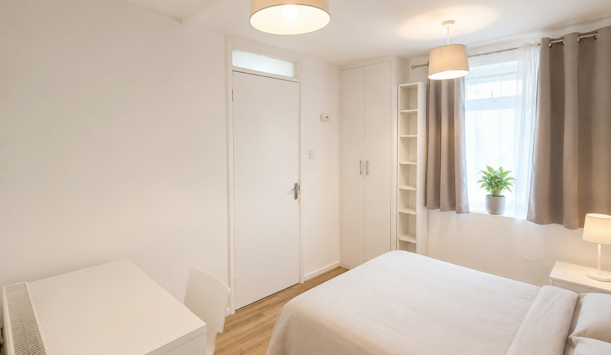 Bedroom 1 (2)