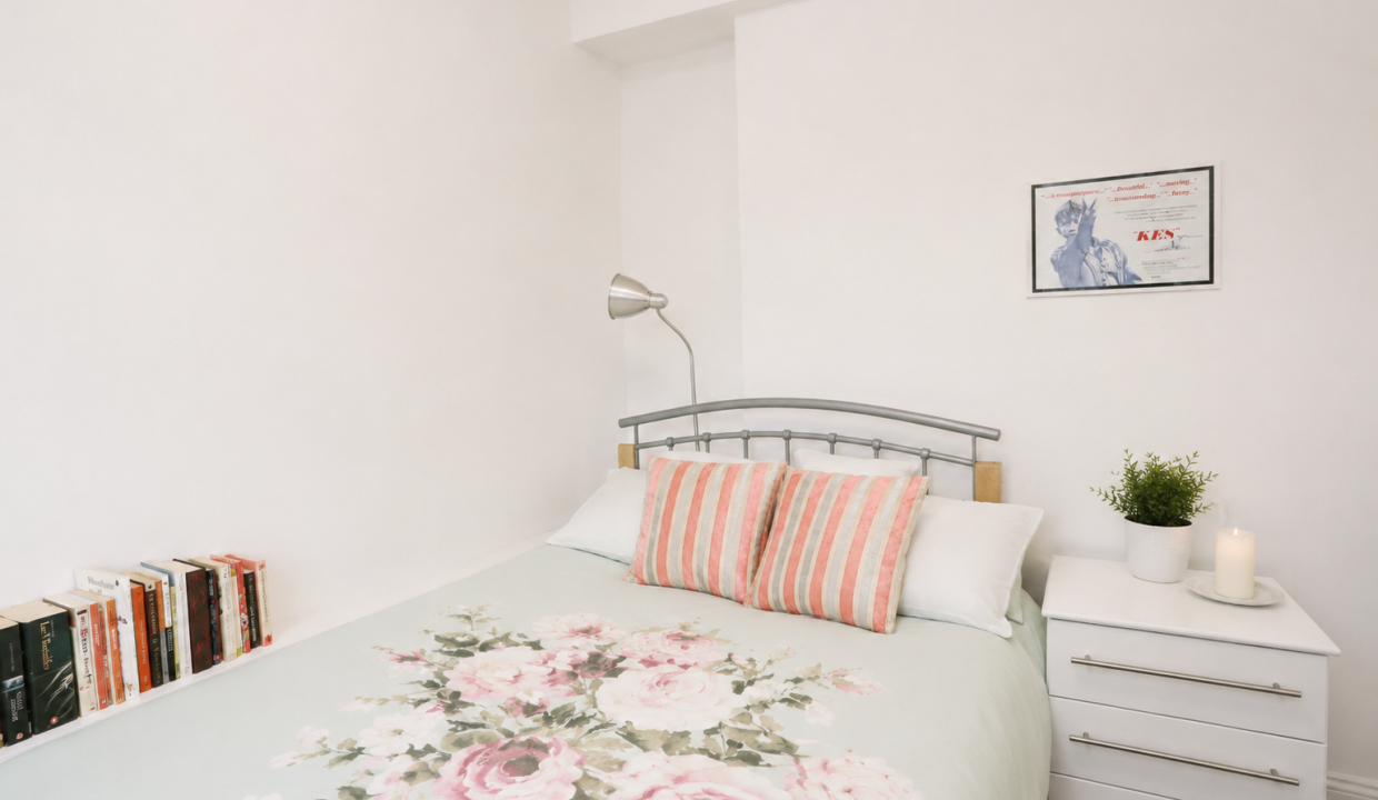 Bedroom 1 (2)