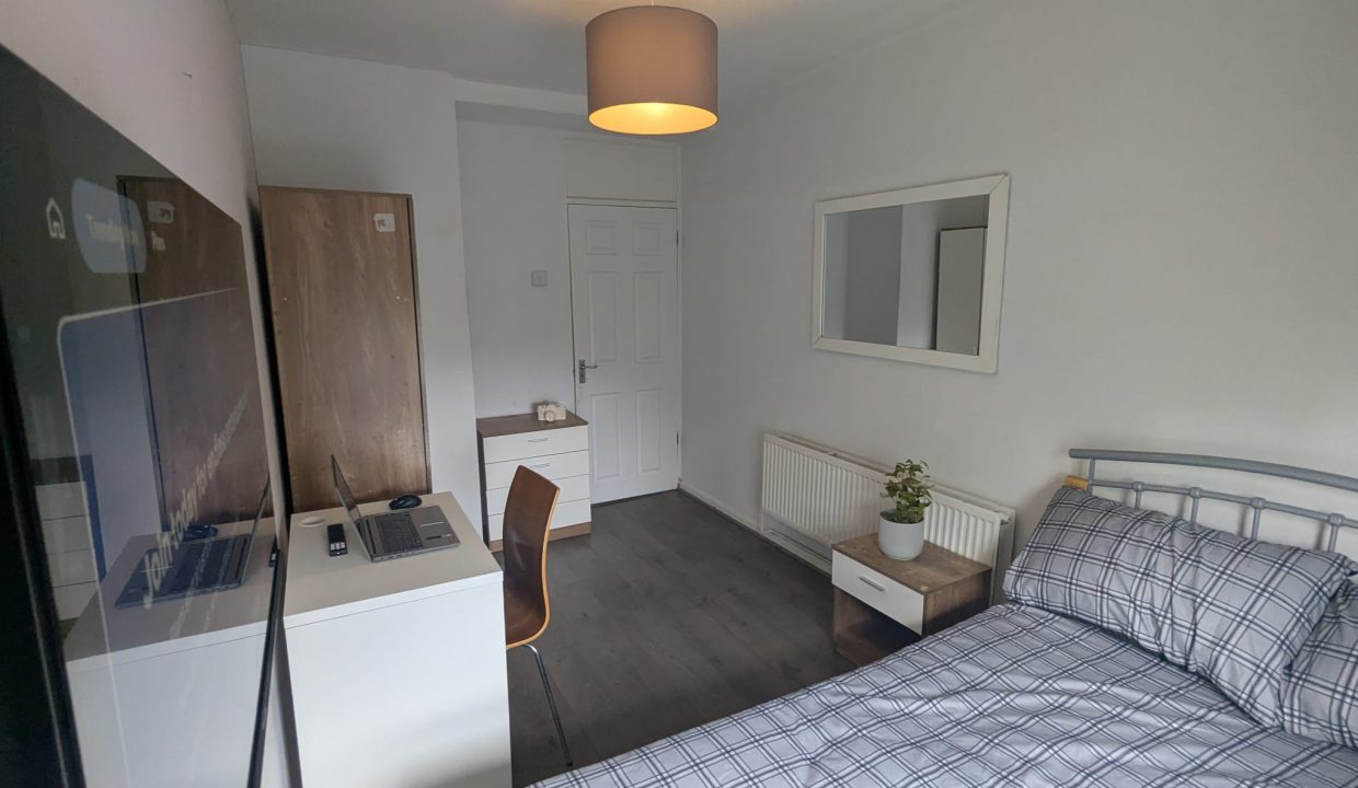 Bedroom 1 (4)
