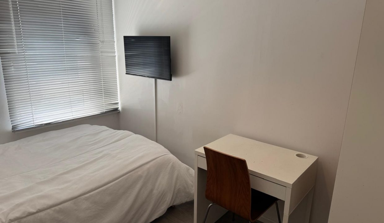 Bedroom 1 - wall mounted TV