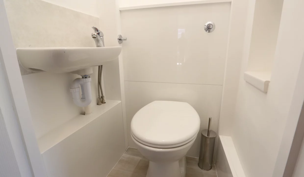 WC - Small