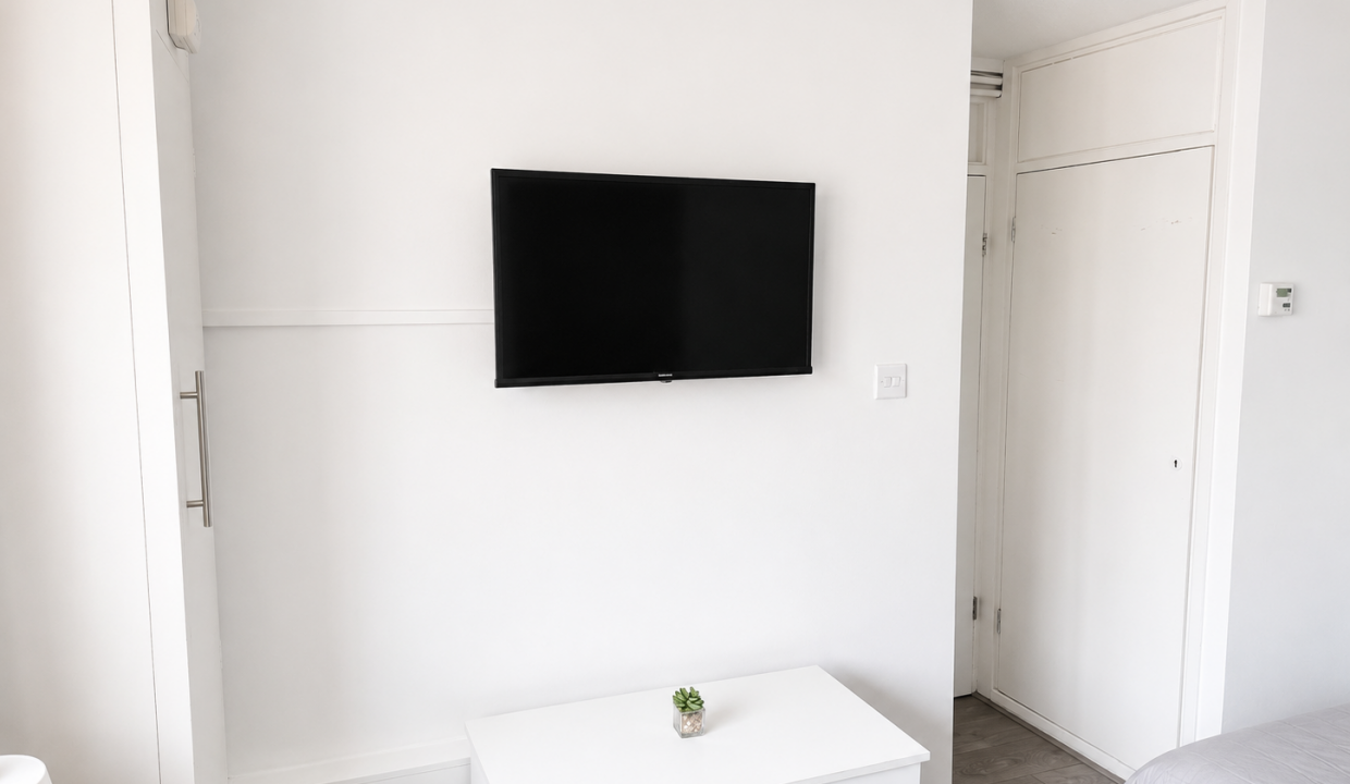 Bedroom 1 (2)