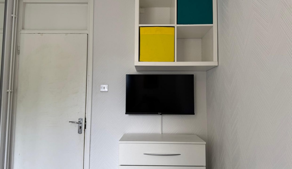 Bedroom 2 - wall mounted TV