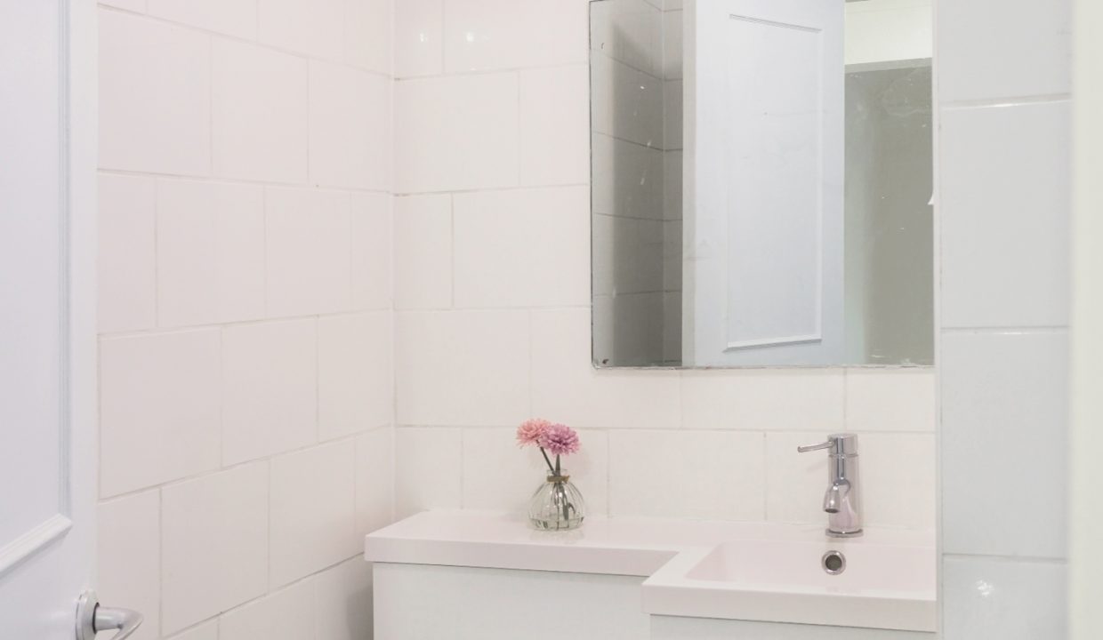 Upstairs Bathroom (2)