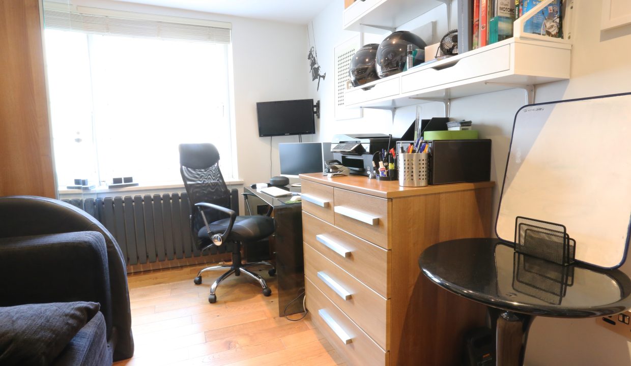 Room 2 ofice set up (3)
