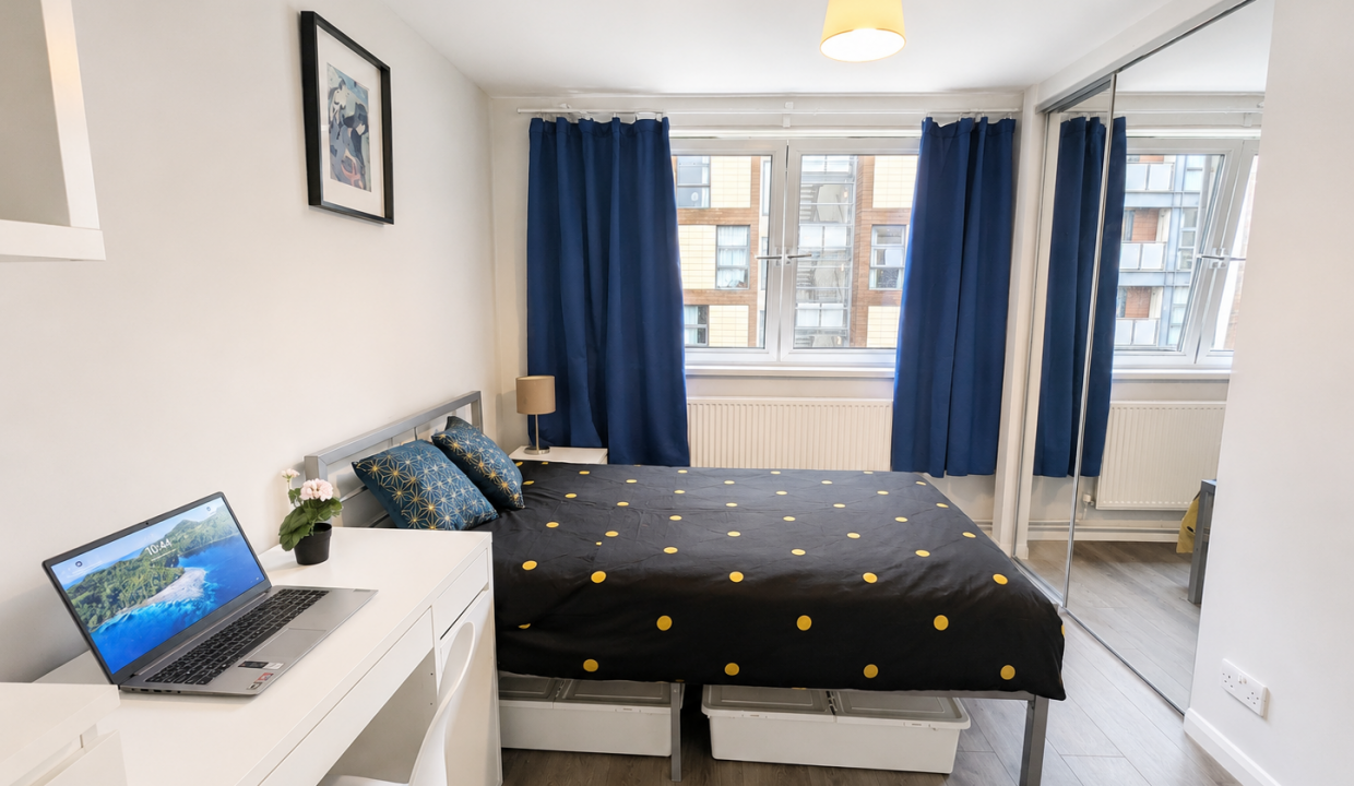 Bedroom 1 (2)