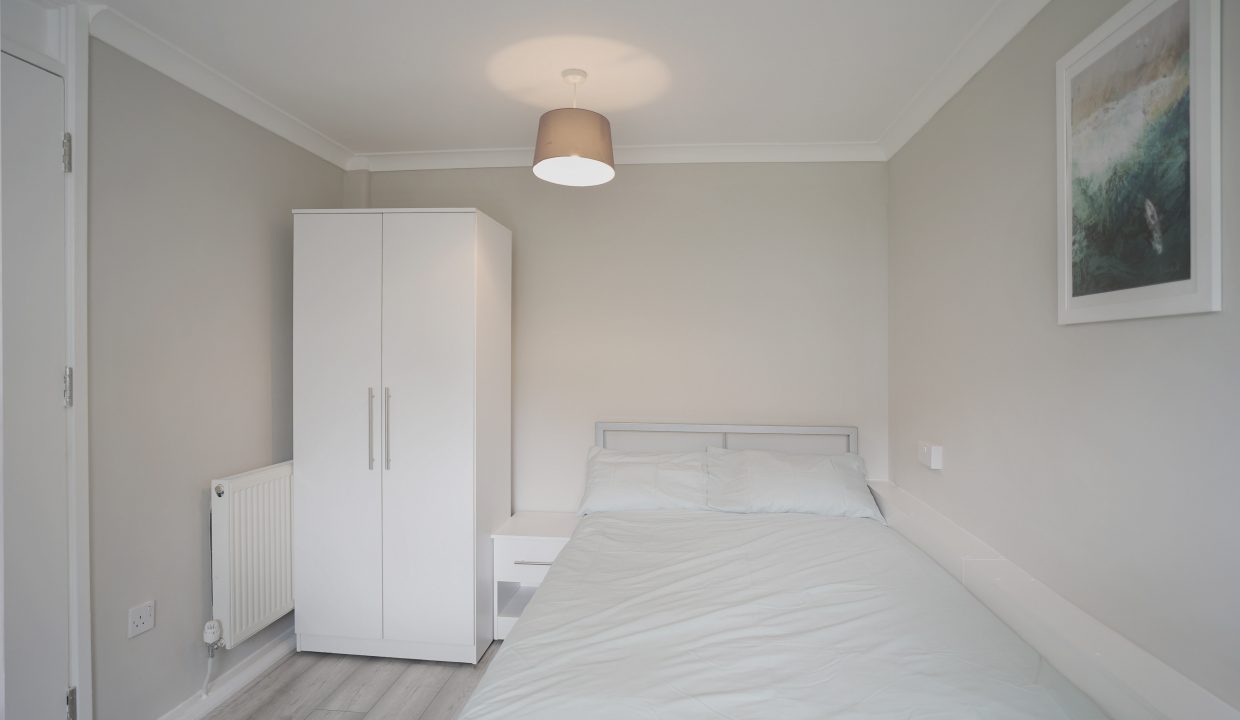 Bedroom 1 (2)