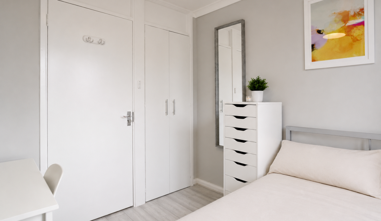 Bedroom 2 (2)