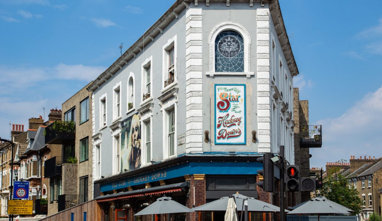 Star by Hackney Downs