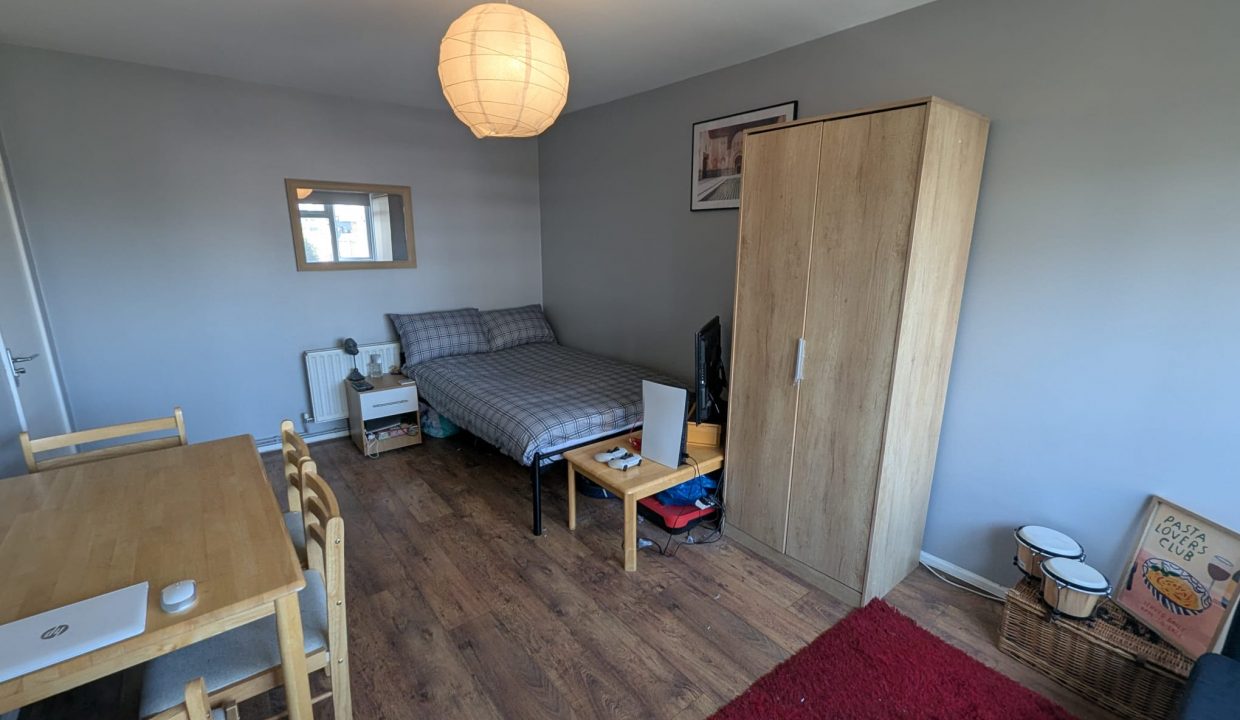 Bedroom 1 (2)