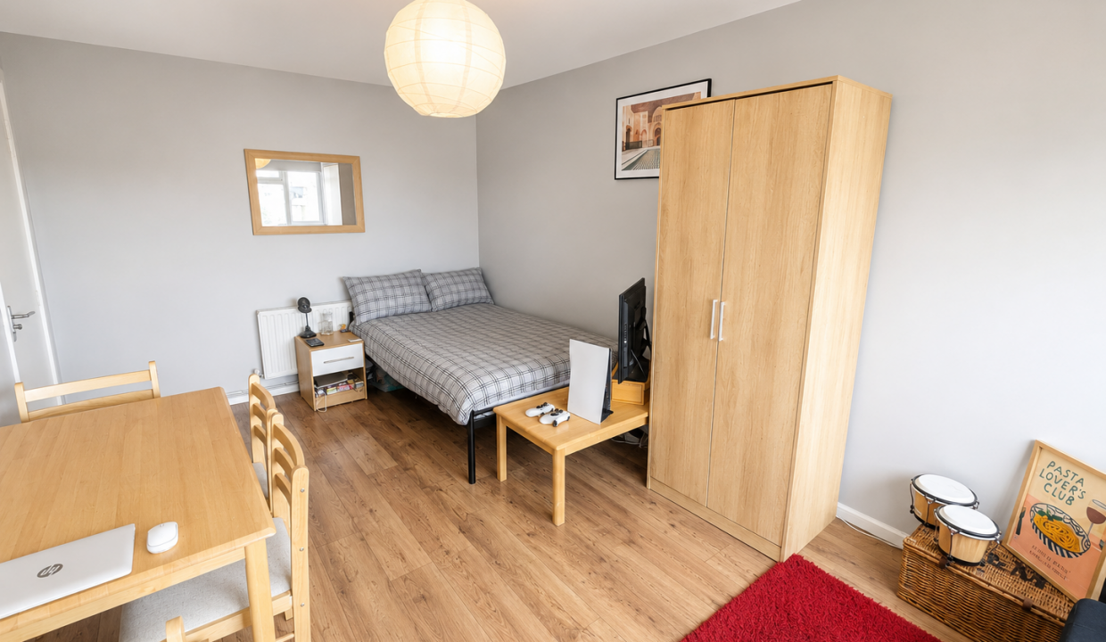 Bedroom 1 (2)