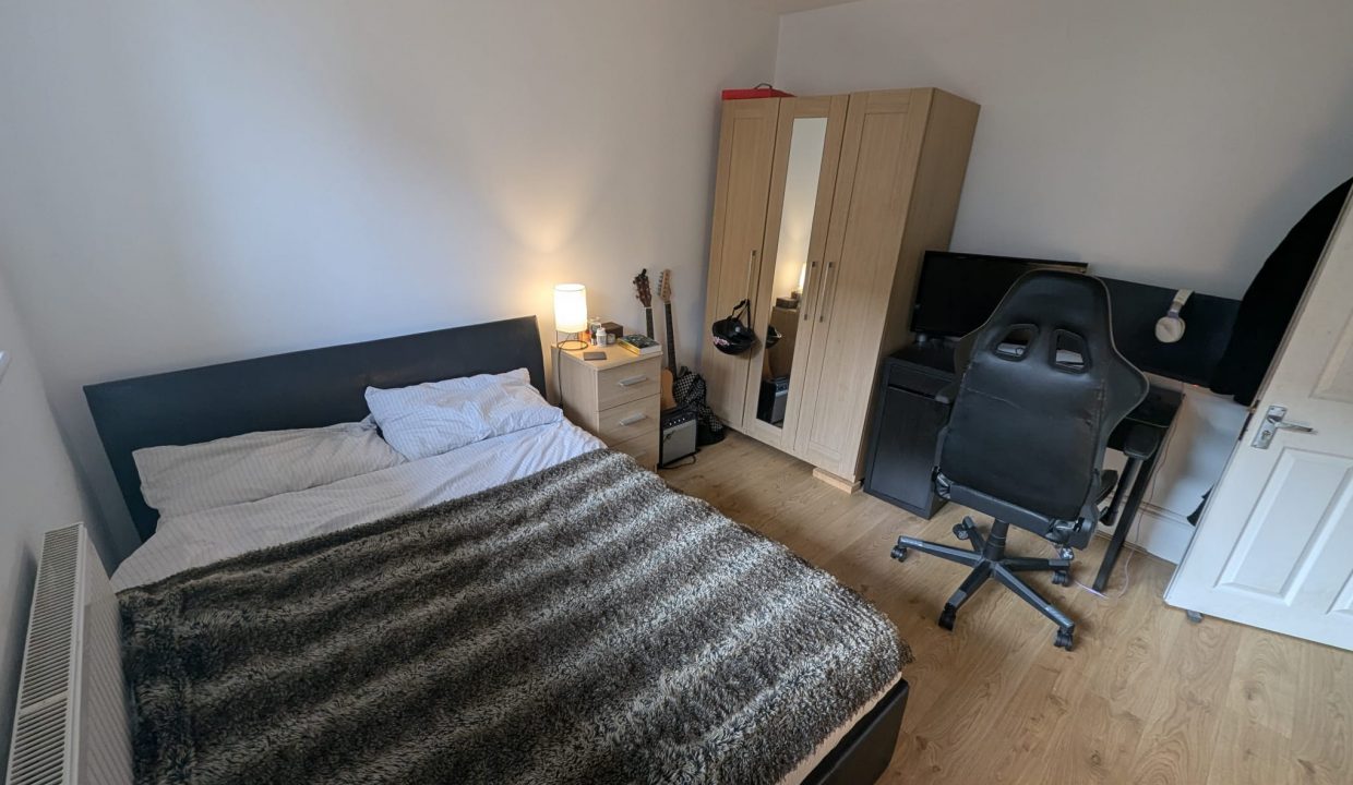 Bedroom 1 (2)