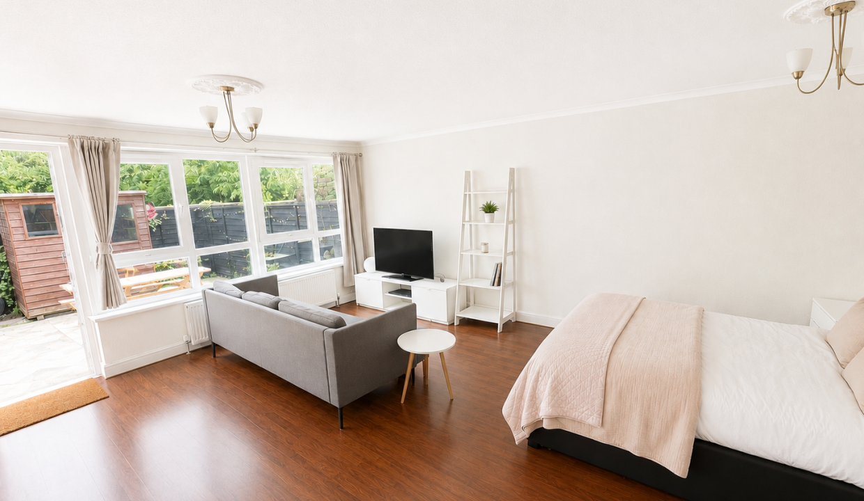 Bedroom 1 (2)
