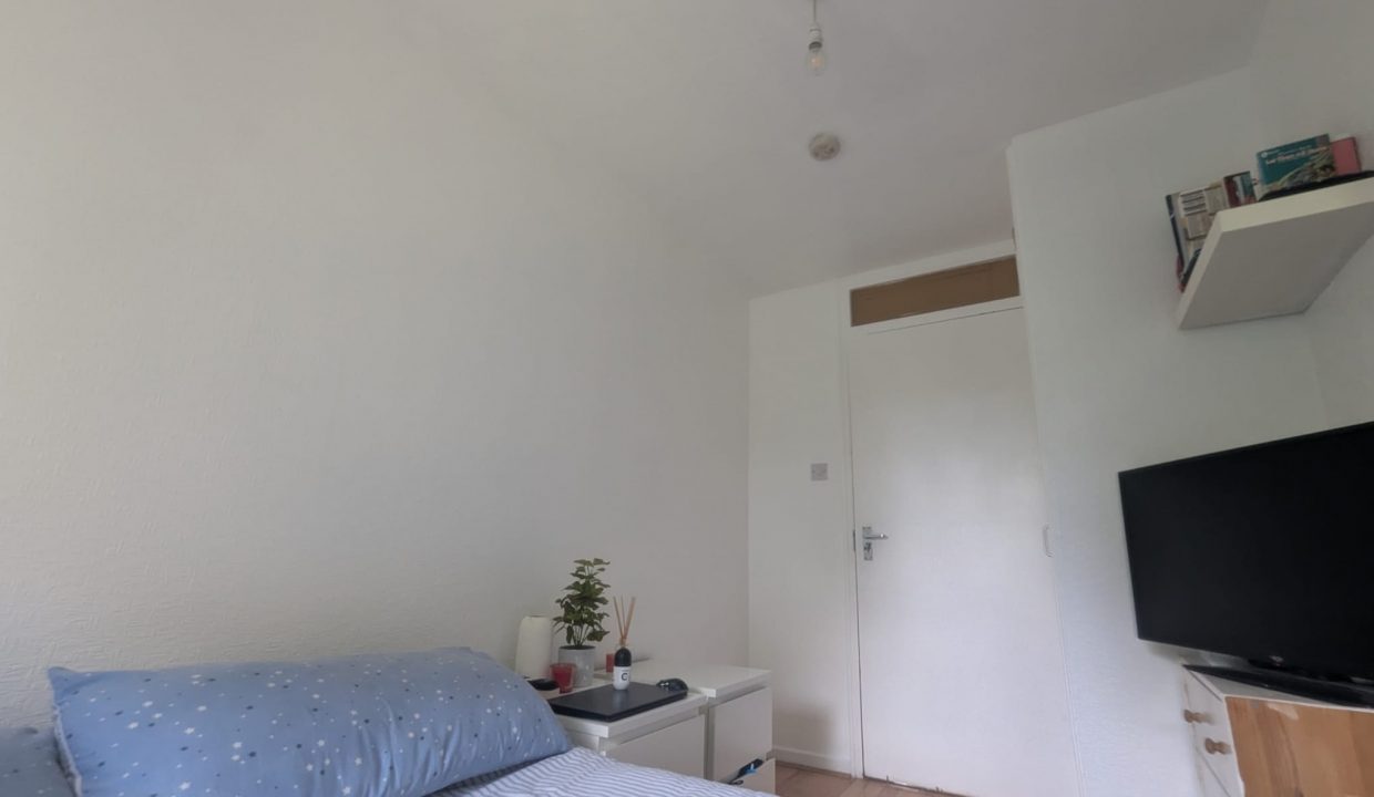 Bedroom 2 (2)