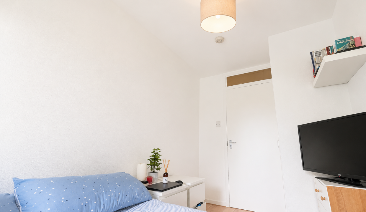 Bedroom 2 (2)