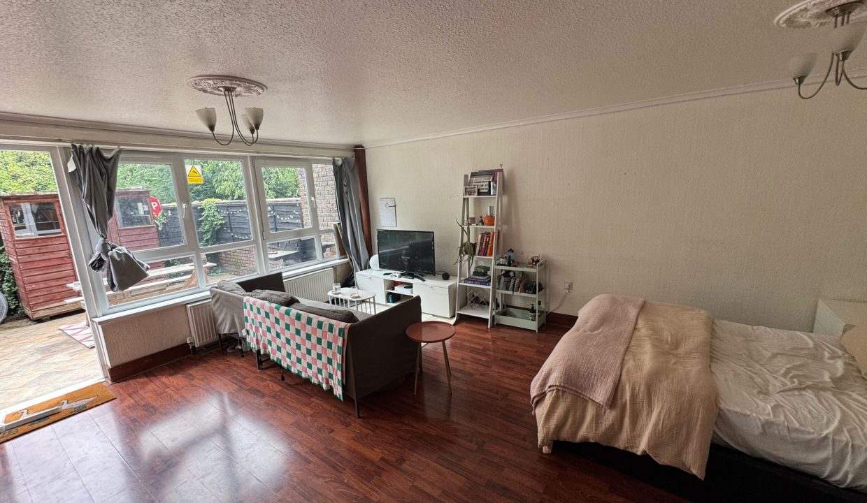 Room 1 (2)